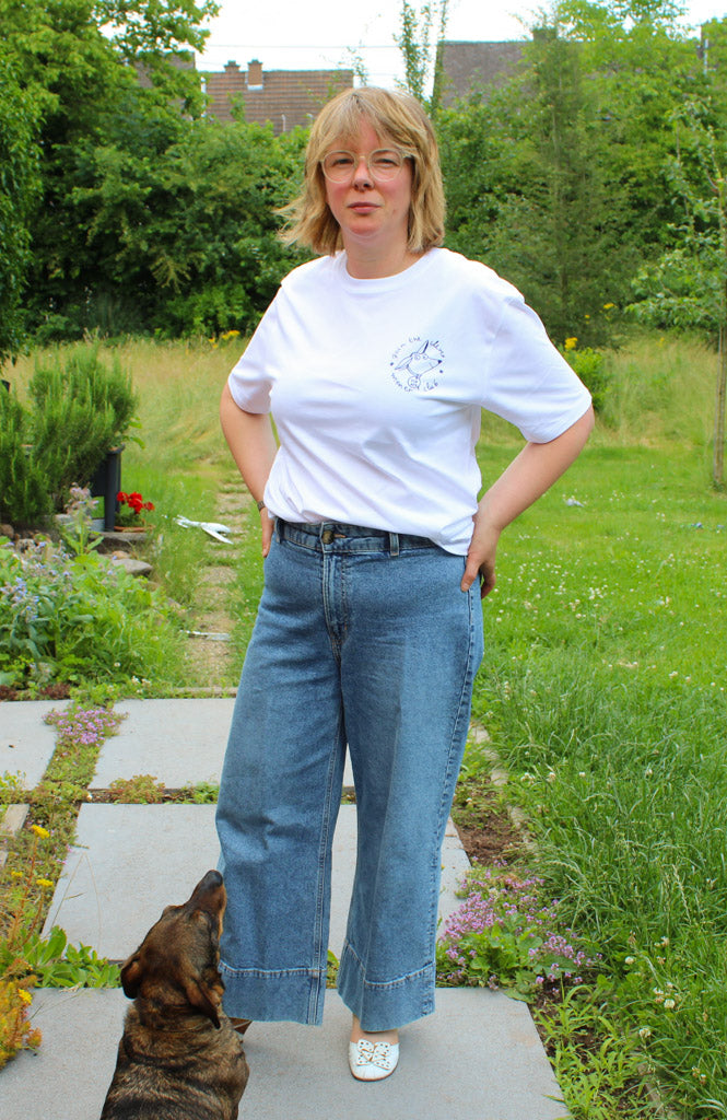Dackel Against Fascism Shirt – Statement T-Shirt mit Hundemotiv | Politisches Shirt Unisex | Geschenk für Hundefreunde & Aktivisten