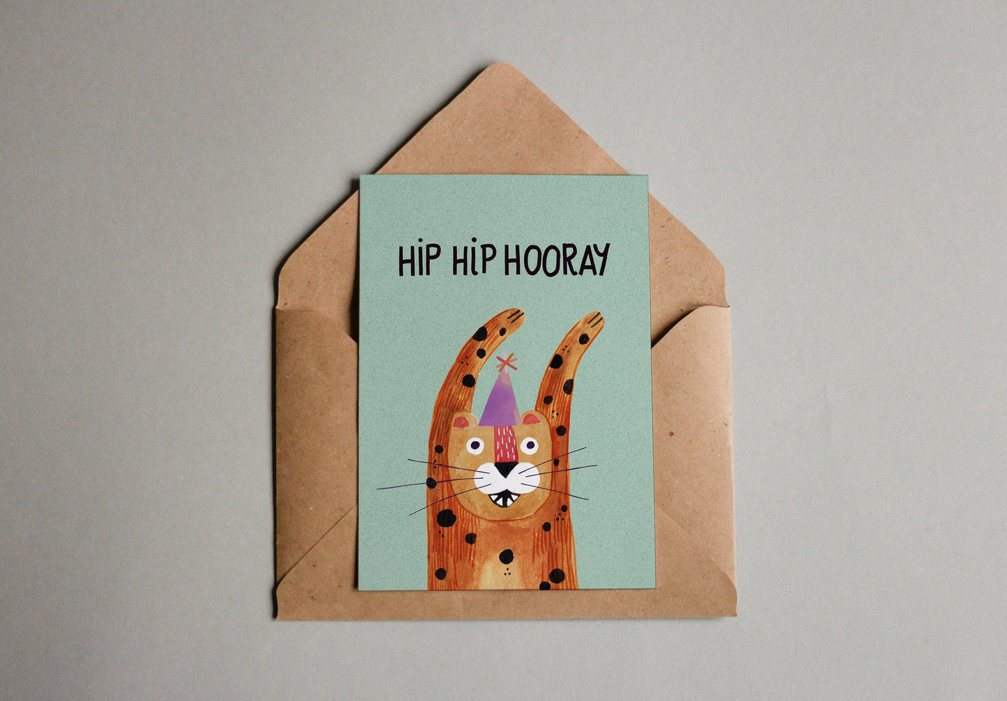 Postkarte Leo Geburtstag Hip Hip Hooray