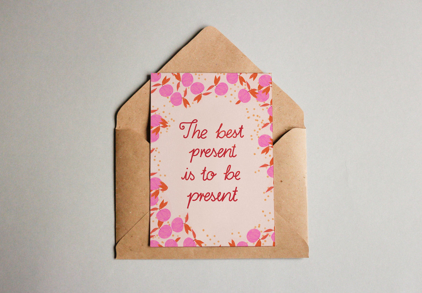 Postkarte "The best present is to be present" rosa